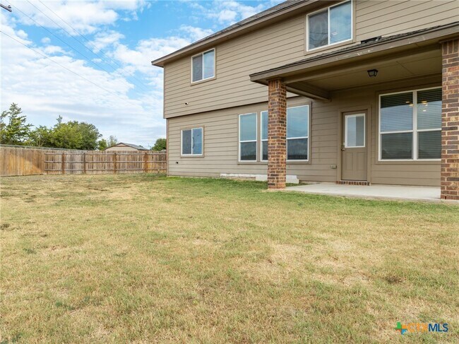 Building Photo - 3302 Lorne Dr