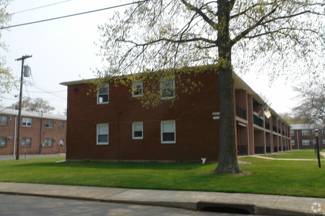 Building Photo - West End Gardens