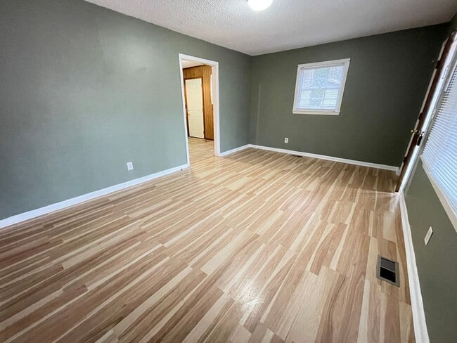 Building Photo - Fantastic location near downtown Pittsboro for this 2br duplex !