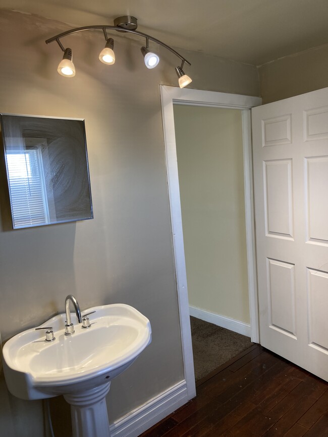 Upstairs master bathroom - 1614 E 71st St