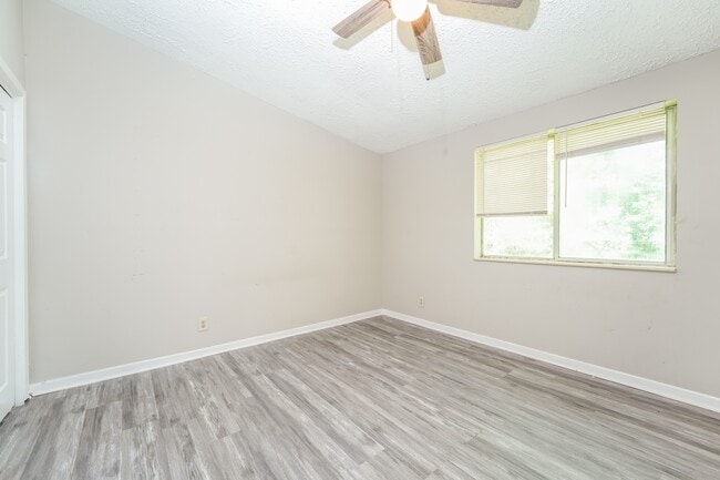 Building Photo - 4275 Bradley Dr SW