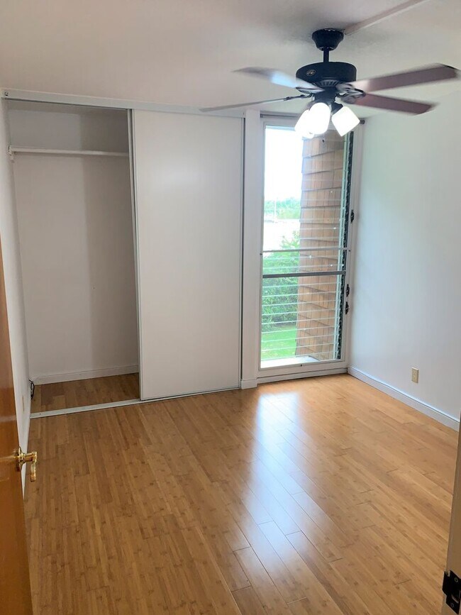 Building Photo - Upgraded 3 bed 2 bath condo in Kailua Town, 2 covered parking