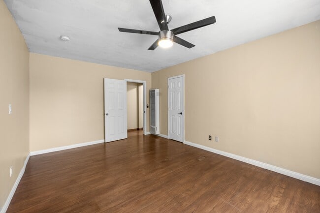 Building Photo - 5423 Mary Ln Dr