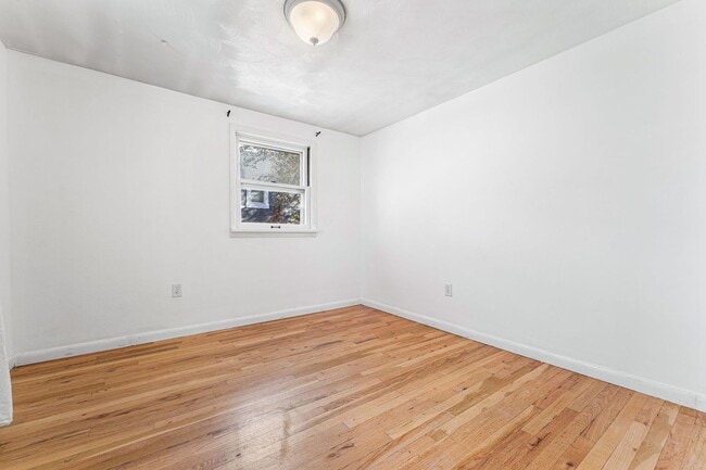 Building Photo - Old Town Lafayette Location! 4 bedrooms! Huge garage!