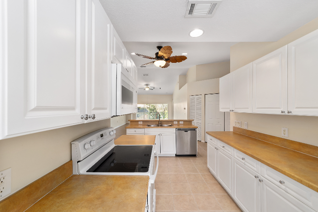 Building Photo - 5436 Admiral Way