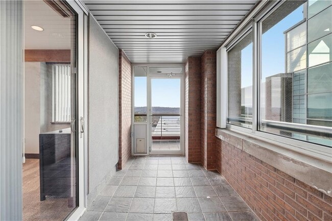 Building Photo - 5 W Mountain St