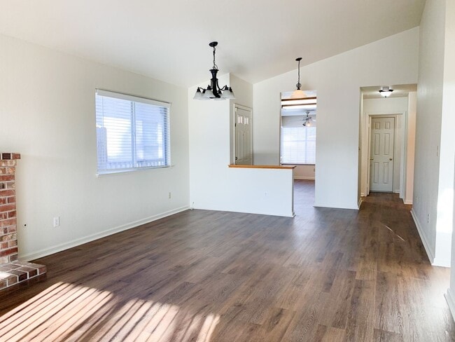 Building Photo - **Coming Soon** Comfortable 3 Bed, 2 Bath in Elk Grove