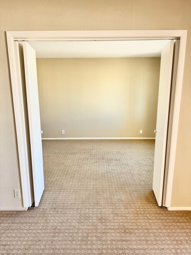 Building Photo - Amazing 2 Bedroom/2 Bath Condo!  Top Level Corner Unit with Spectacular Amenities!