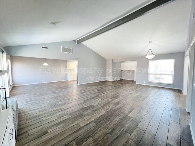 Building Photo - 12400 Doons Dr