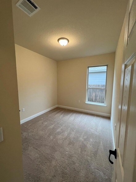 Building Photo - 704 Falkland Trace