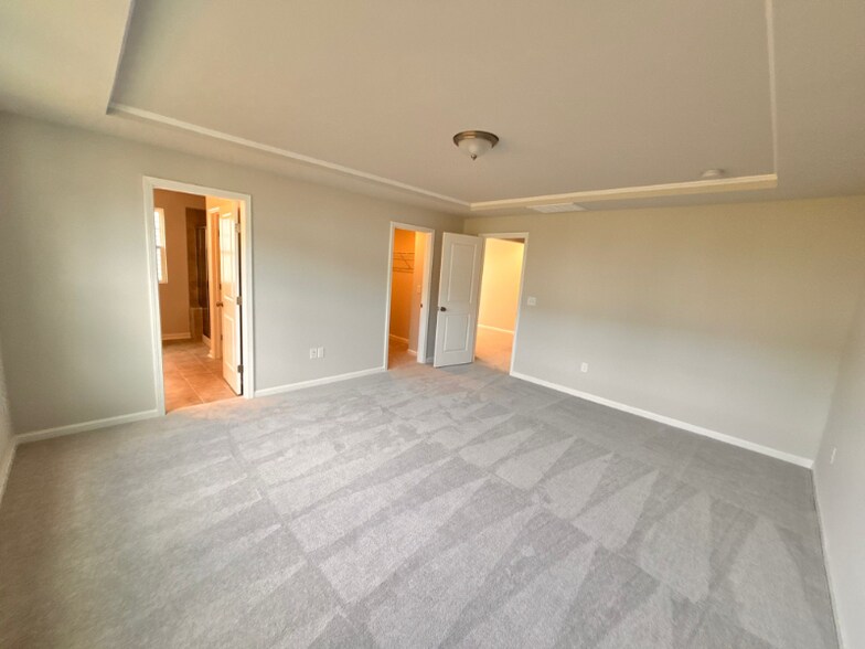 Building Photo - 107 Yellow Iris Dr