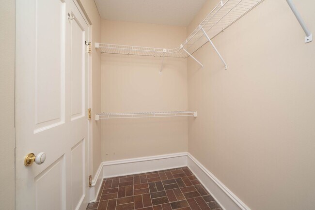 Building Photo - Peregrine 214