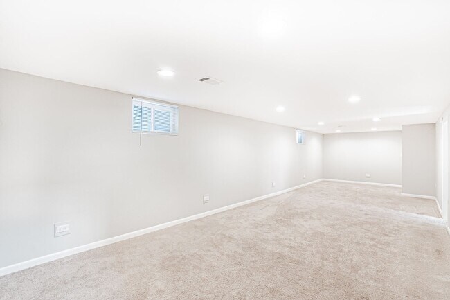 Building Photo - Charming 3BD, 2BA Arvada Home with 2-Car Garage and Yard