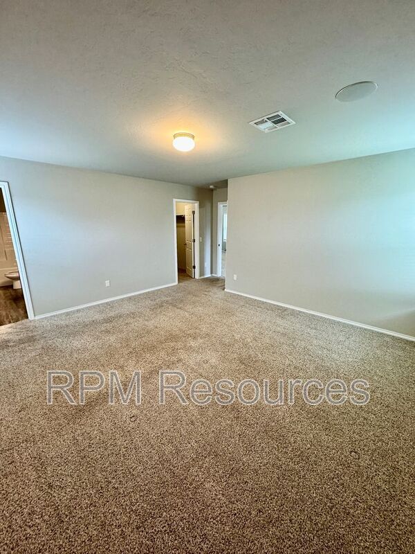 Building Photo - 1820 Hayes Ln