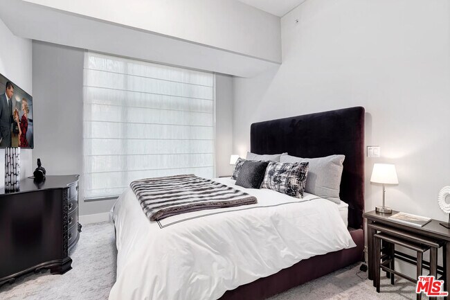 Building Photo - 10776 Wilshire Blvd