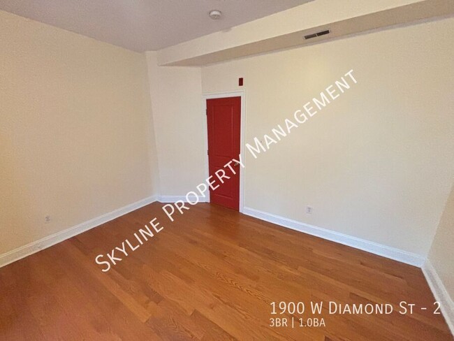 Building Photo - Charming 3 Bedroom Apartment For Rent Near...