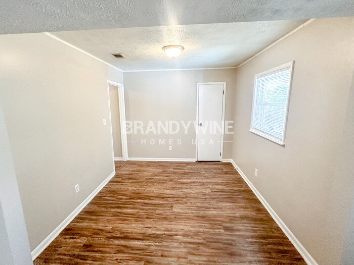 Building Photo - 9009 Yarmouth Dr