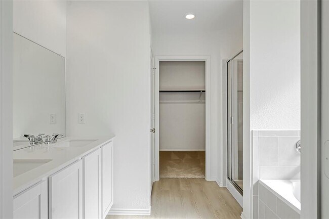 Building Photo - 2244 Devine Lake Bnd