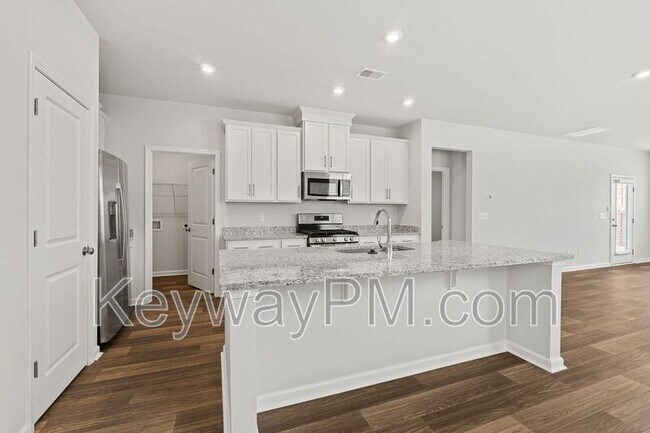Building Photo - 644 Manitou Cir