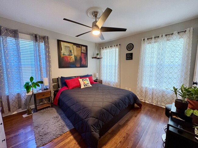 Building Photo - Adorable in Arlington: 3- Bedrooms 1- Bathroom 1- Car Garage