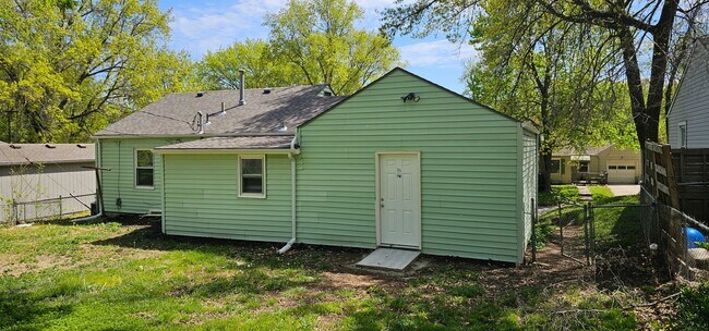 Building Photo - COMING SOON!! Available Soon in SF KCMO