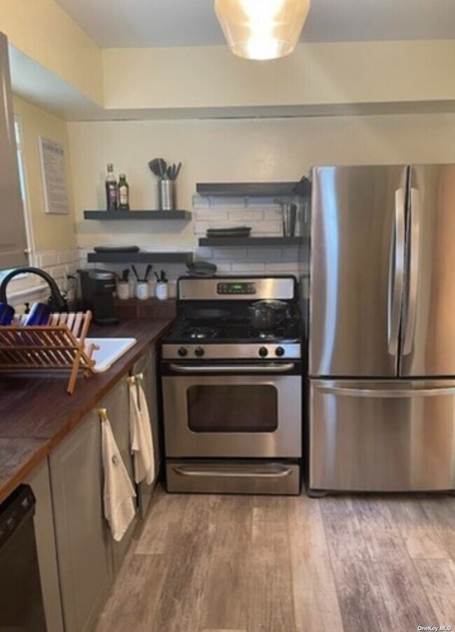 Building Photo - 623 E Park Ave