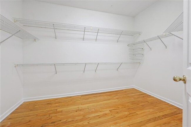 Building Photo - 2335 Corbett Ct