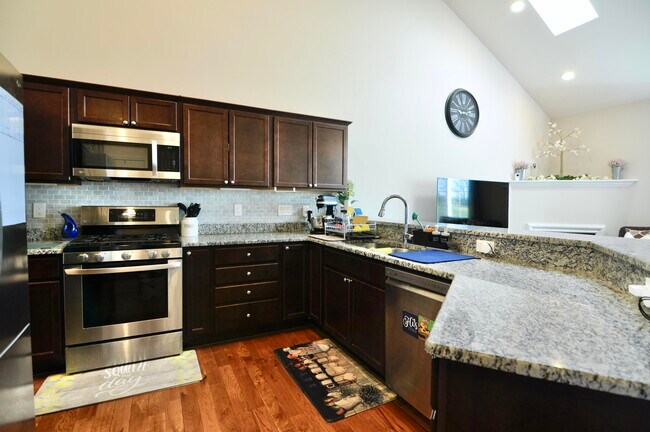 Building Photo - 4481 Bridgeview Ln