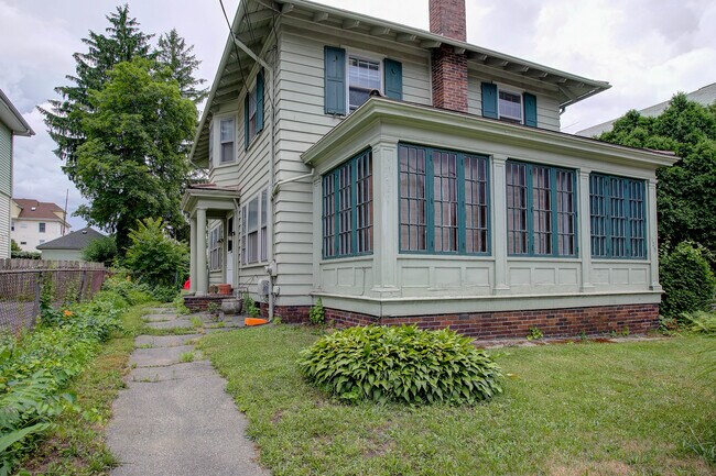 Building Photo - 123 Warren Ave