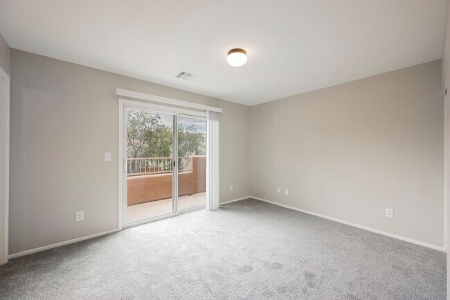 Building Photo - 3 Bedroom, 2.5 Bath Two Story Home in Sout...