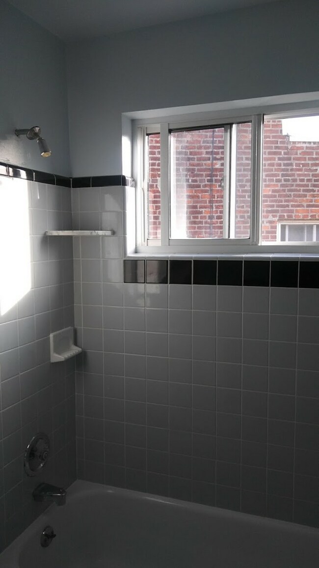Ceramic tile throughout - 334 Richfield Rd