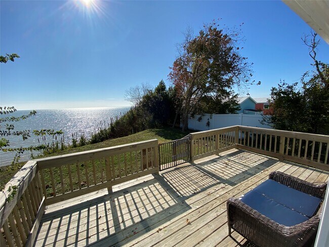 Building Photo - 127 Seacrest Park Rd