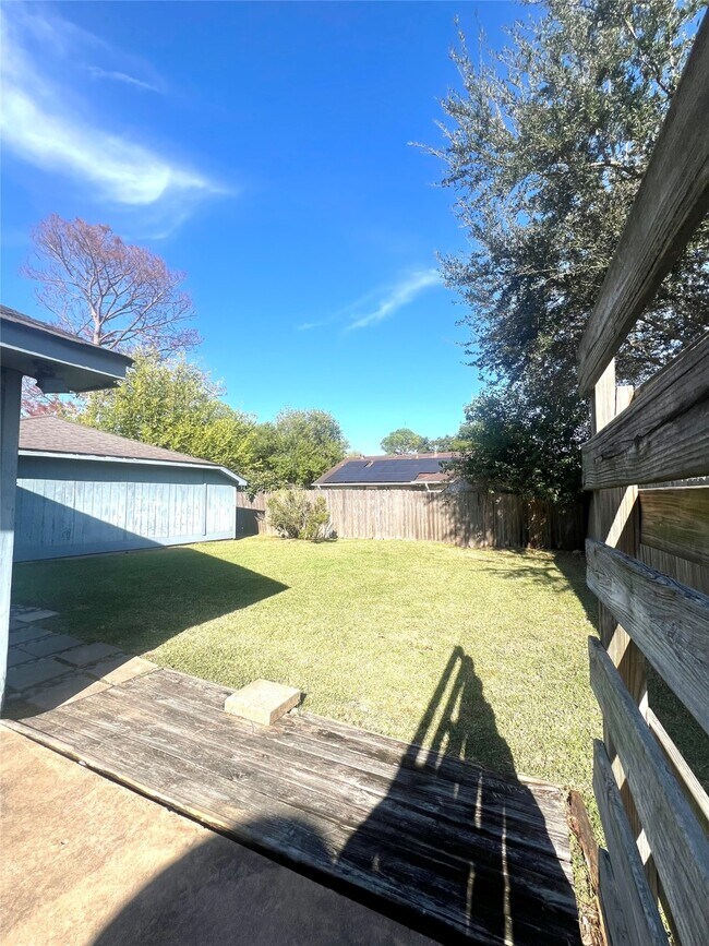 Building Photo - 10515 Sagewind Dr