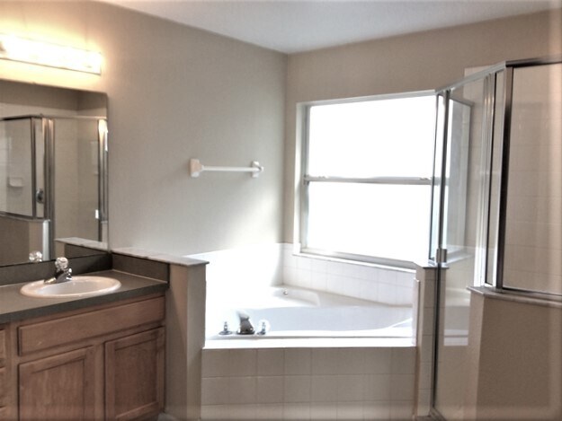 Building Photo - 16245 Coopers Hawk Ave