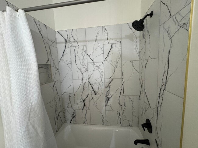 Building Photo - Fully Renovated Home just minutes from Downtown Rock Hill