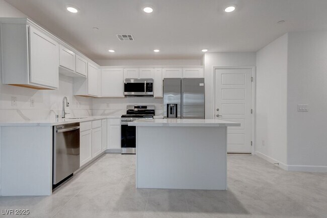 Building Photo - 931 Watford Pl