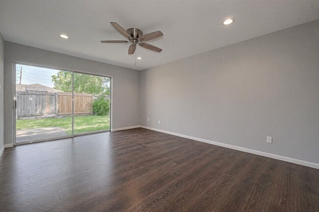 Building Photo - 319 Gentilly Dr