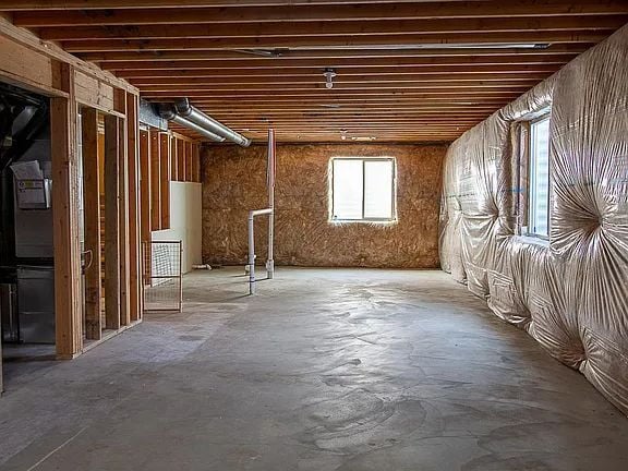 Building Photo - Beautiful 4BR, 2.5BTH, 3-Story Home in Post Falls