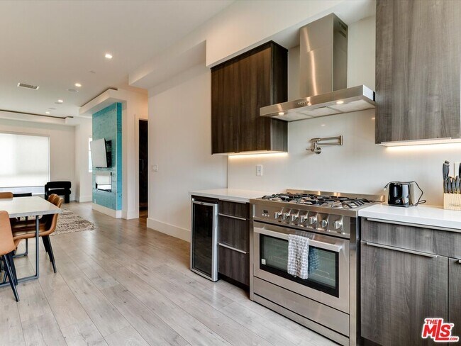 Building Photo - 4830 Pickford St