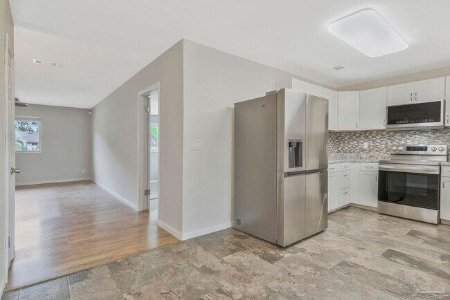 Building Photo - 2325 Merle Cir