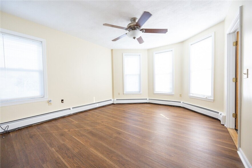 Building Photo - 28 Mercy St