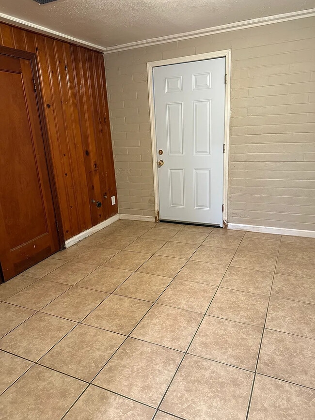 Building Photo - 735 Fresno St