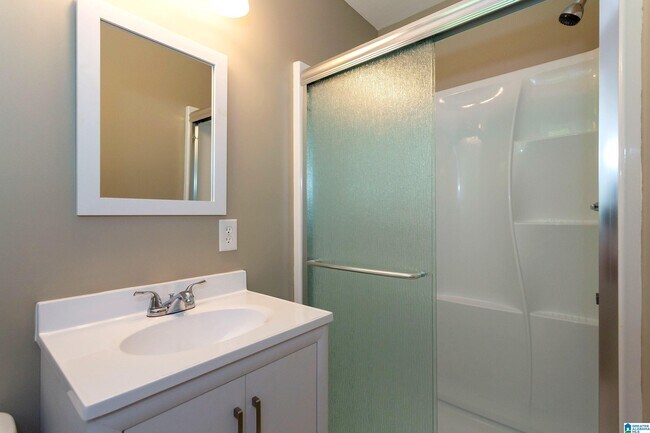 Building Photo - 2050 Pinehurst Dr