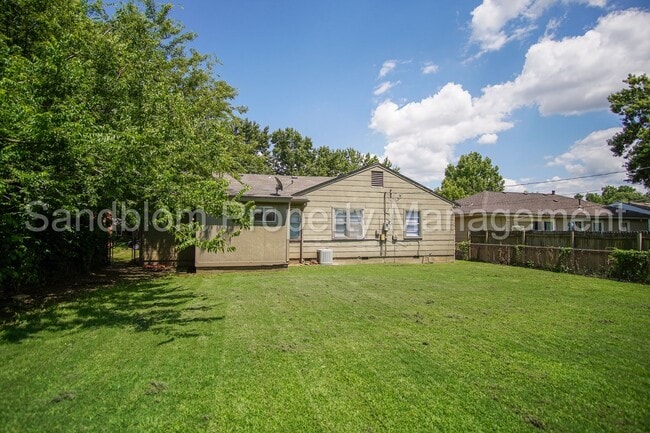Building Photo - 2614 S Urbana Ave