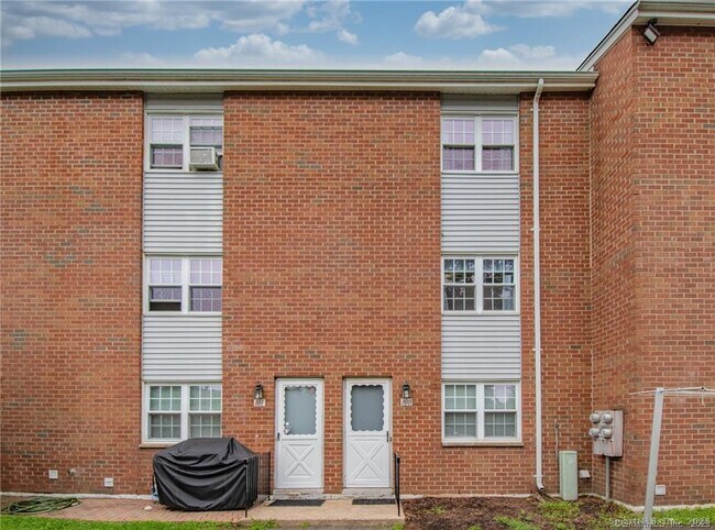 Building Photo - 79 Beths Ave