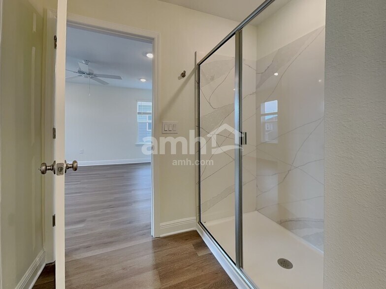 Building Photo - 5939 Sycamore Pl St