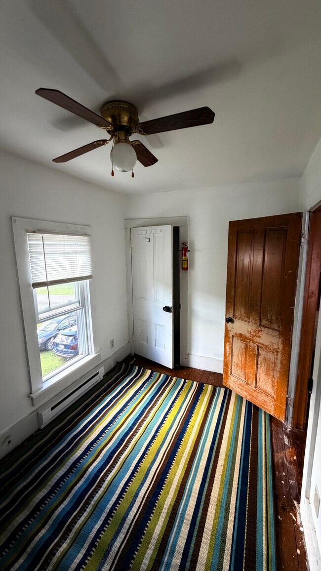 Building Photo - 2 Bed 1 Bath Unit For Rent Tionesta PA