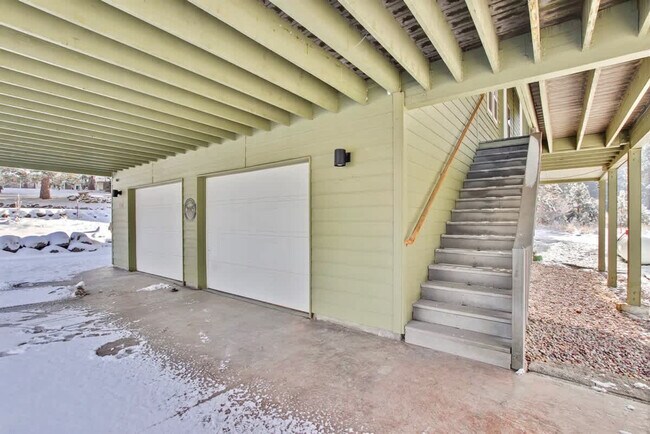 Building Photo - 130 Par Dr