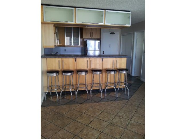 8 ft bar for meals and entertaining - 1255 Nuuanu Ave