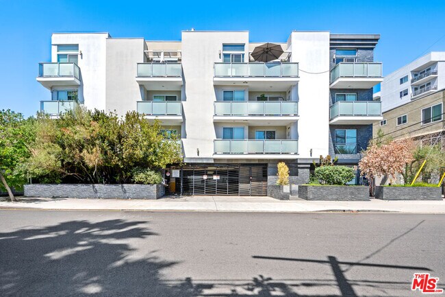 Building Photo - 7133 Hawthorn Ave